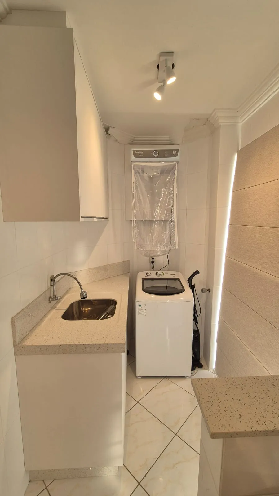 Apartamento para venda no bairro Meia Praia em Itapema