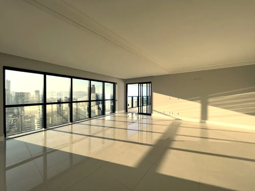 Apartamento para venda no bairro Meia Praia em Itapema