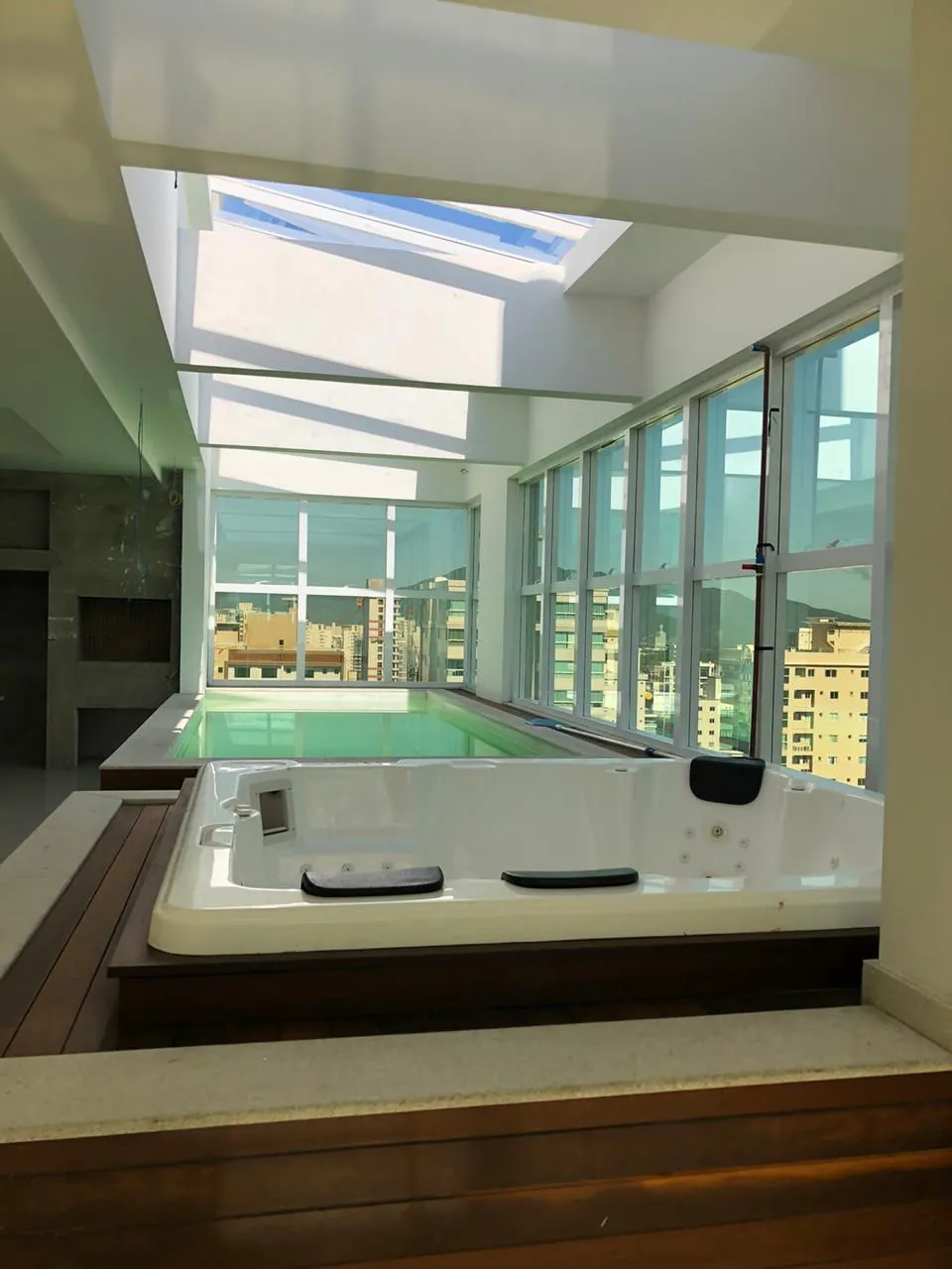 Apartamento para venda no bairro Meia Praia em Itapema