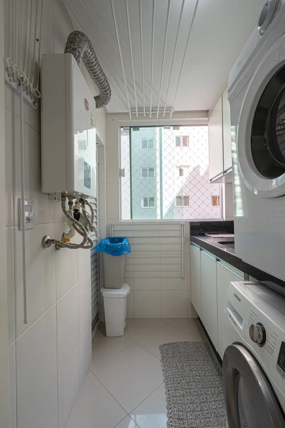 Apartamento para venda no bairro Meia Praia em Itapema