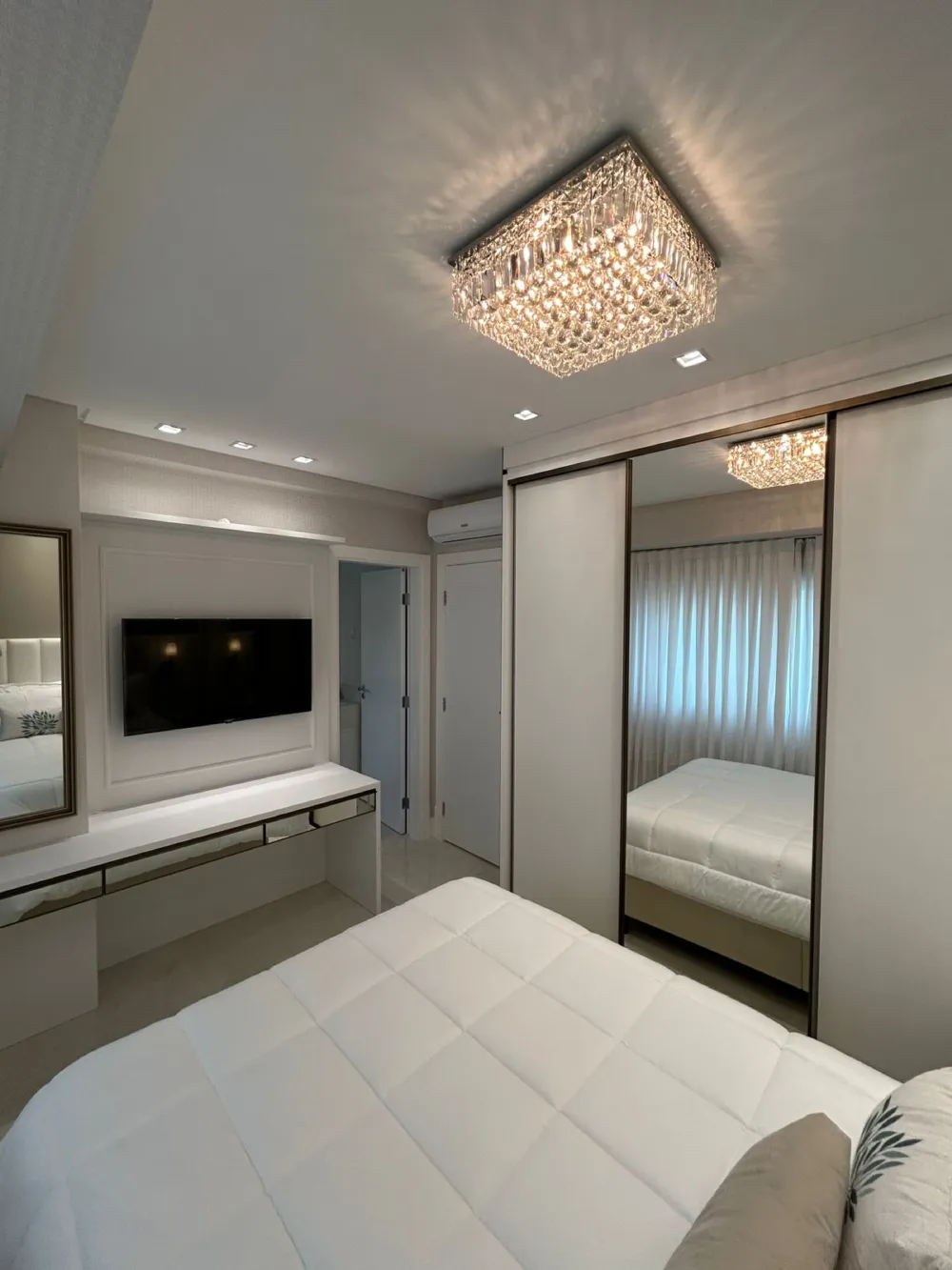 Apartamento para venda no bairro Meia Praia em Itapema