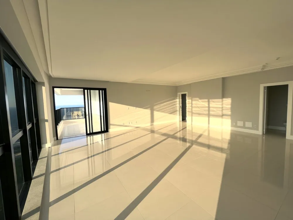 Apartamento para venda no bairro Meia Praia em Itapema
