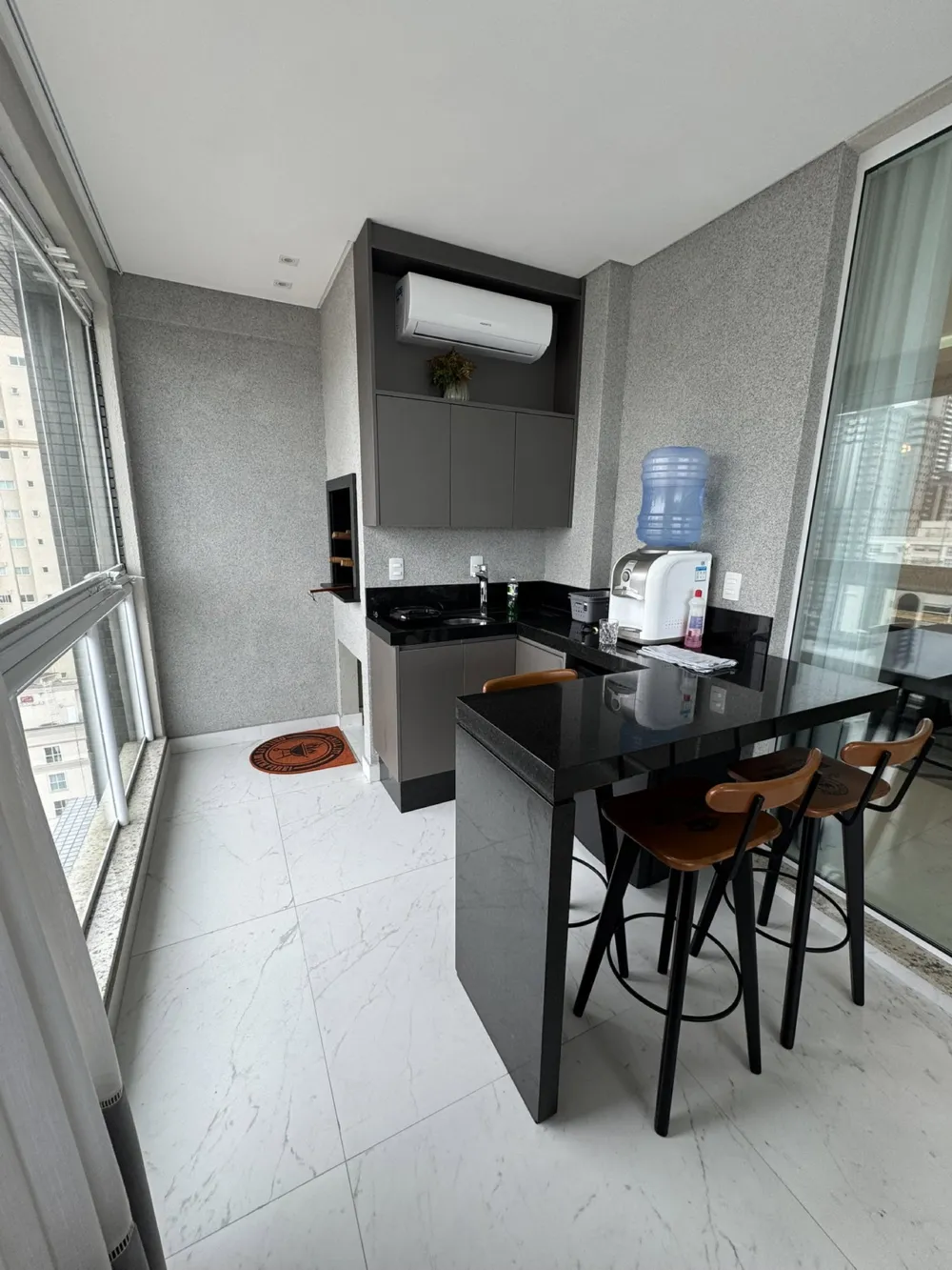 Apartamento para venda no bairro Meia Praia em Itapema
