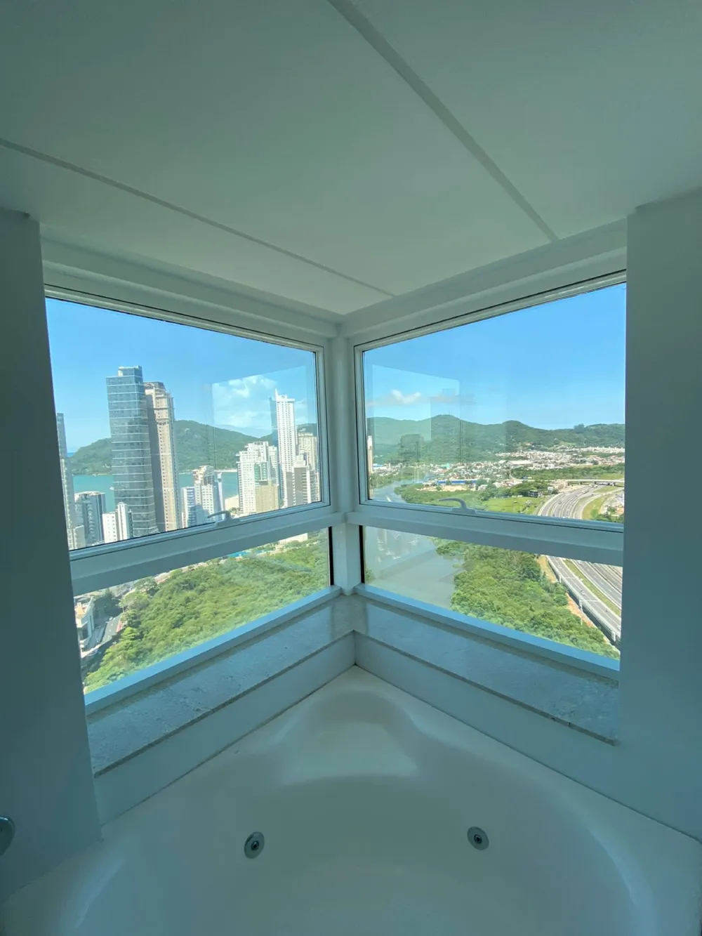 Apartamento para venda no bairro Barra Sul em Balneário Camboriú