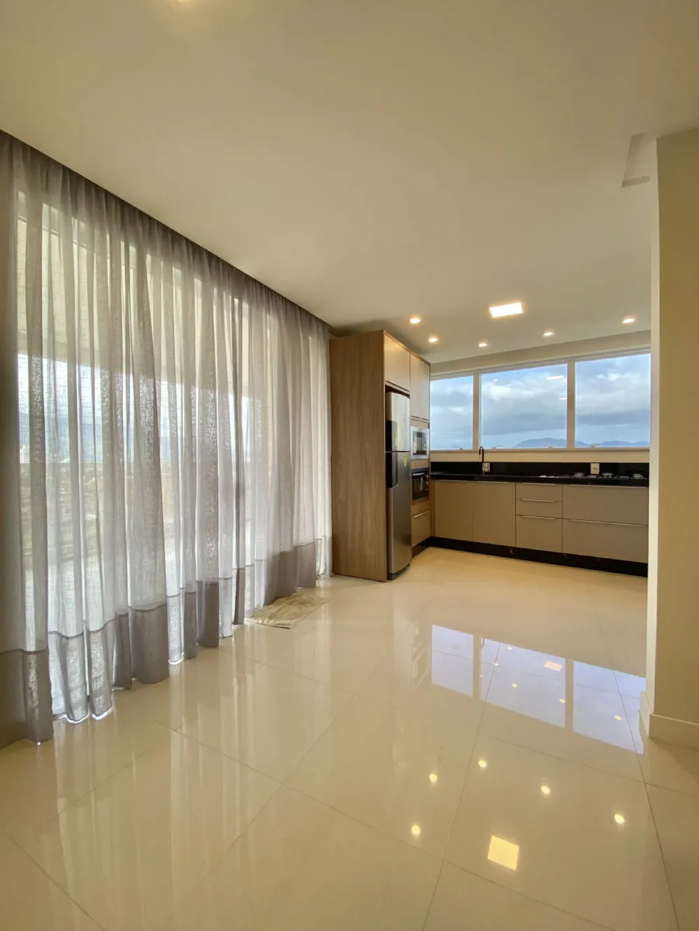 Apartamento para venda no bairro Meia Praia em Itapema