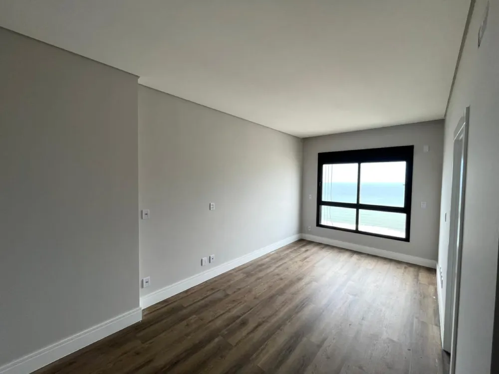 Apartamento para venda no bairro Meia Praia em Itapema