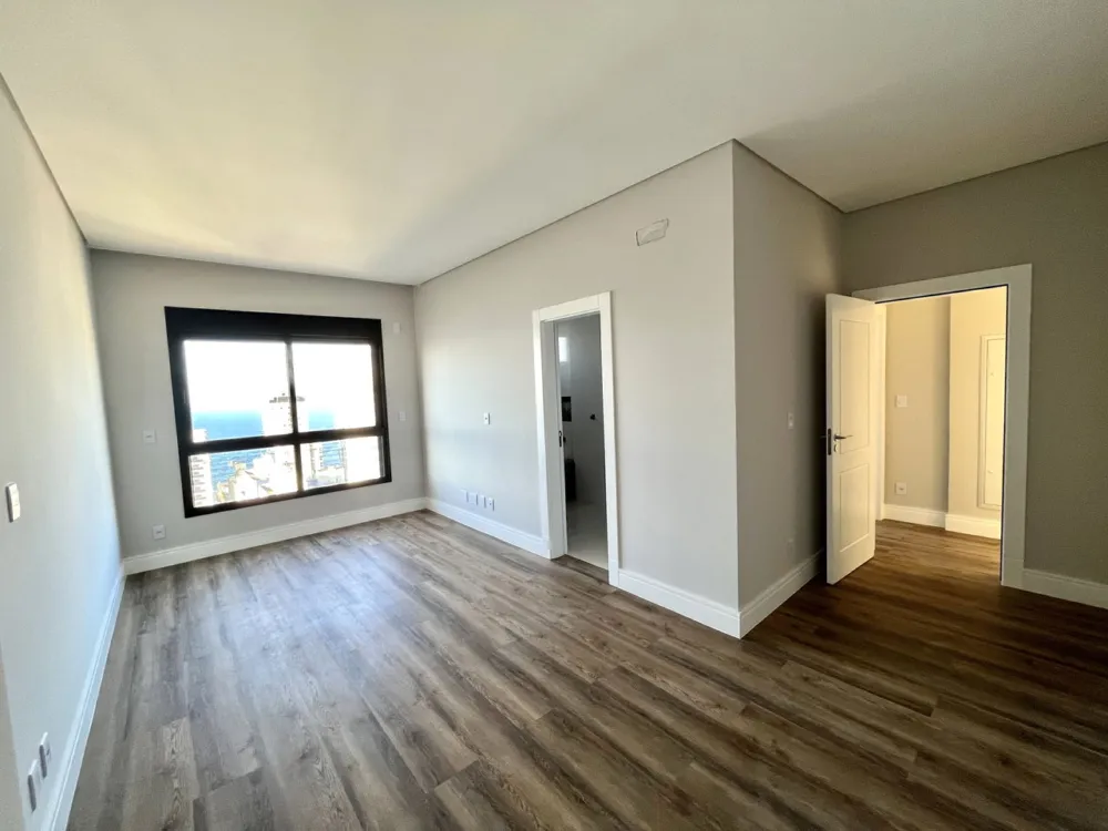 Apartamento para venda no bairro Meia Praia em Itapema