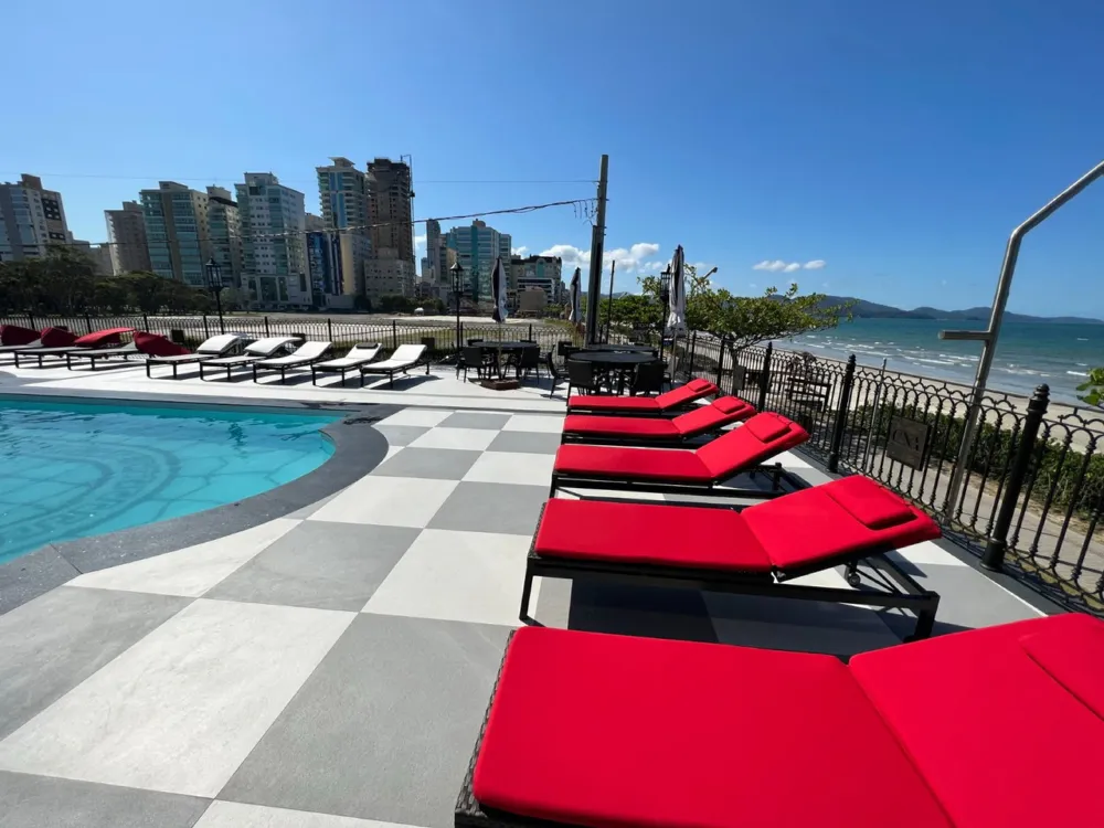 Apartamento para venda no bairro Meia Praia em Itapema