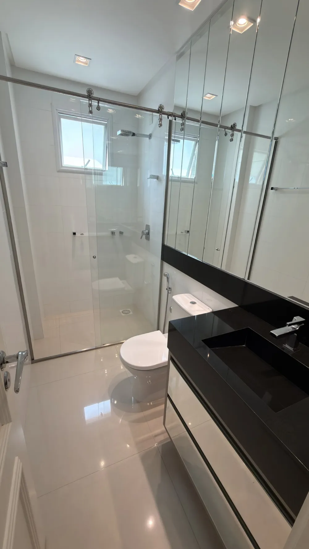 Apartamento para venda no bairro Meia Praia em Itapema