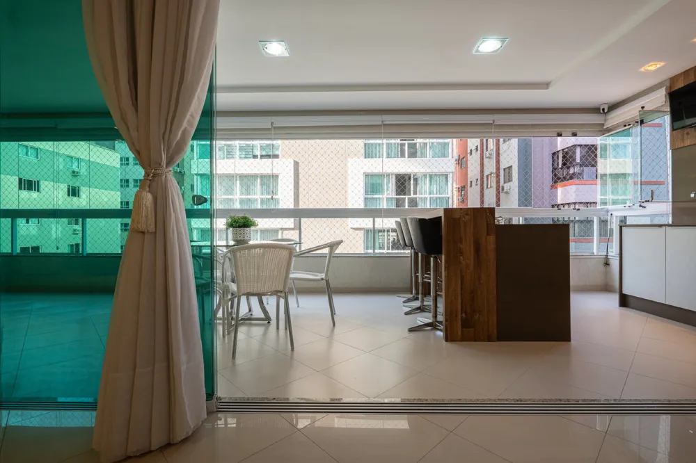 Apartamento para venda no bairro Meia Praia em Itapema