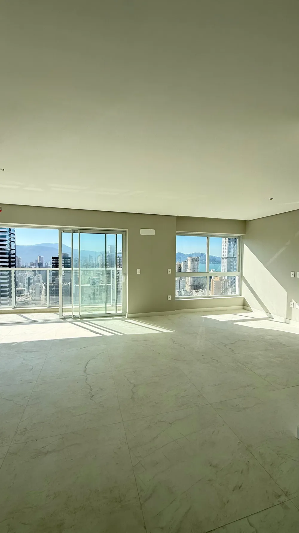 Apartamento 3 quartos para venda no bairro Meia Praia em Itapema
