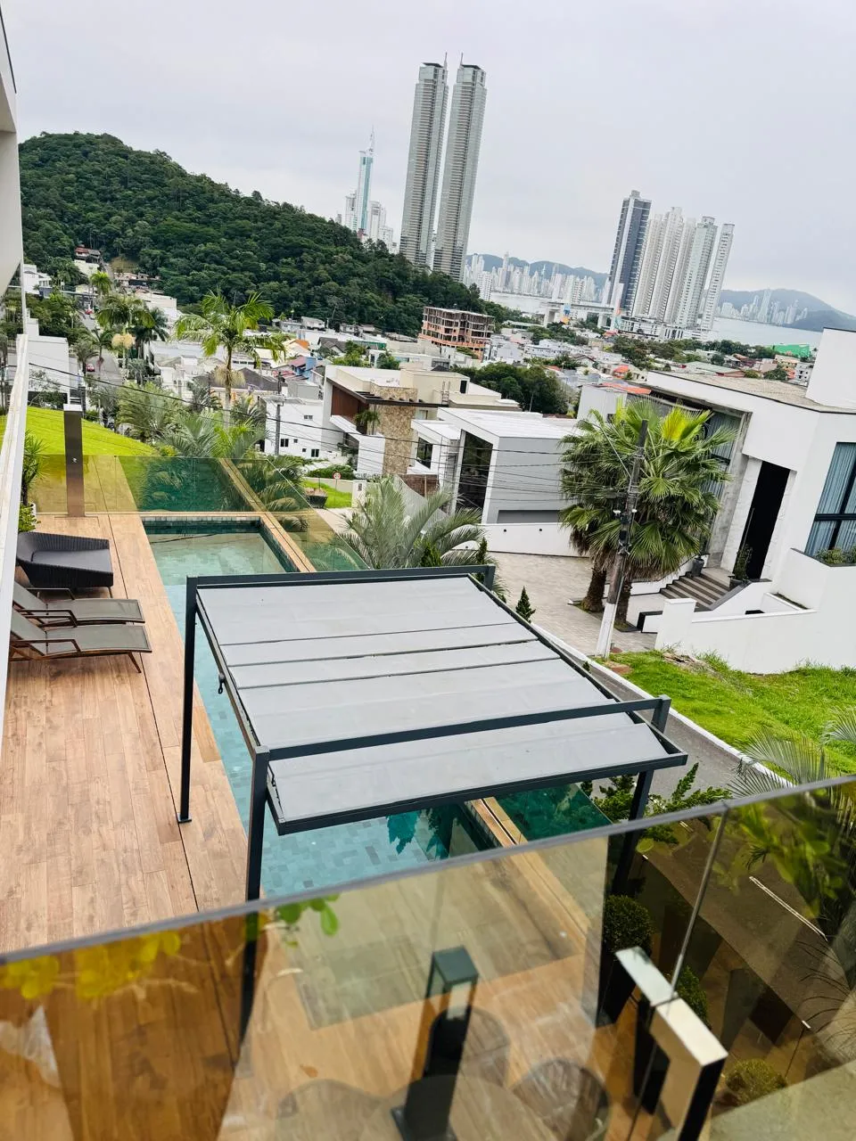 Casa 4 quartos para venda no bairro Barra em Balneário Camboriú