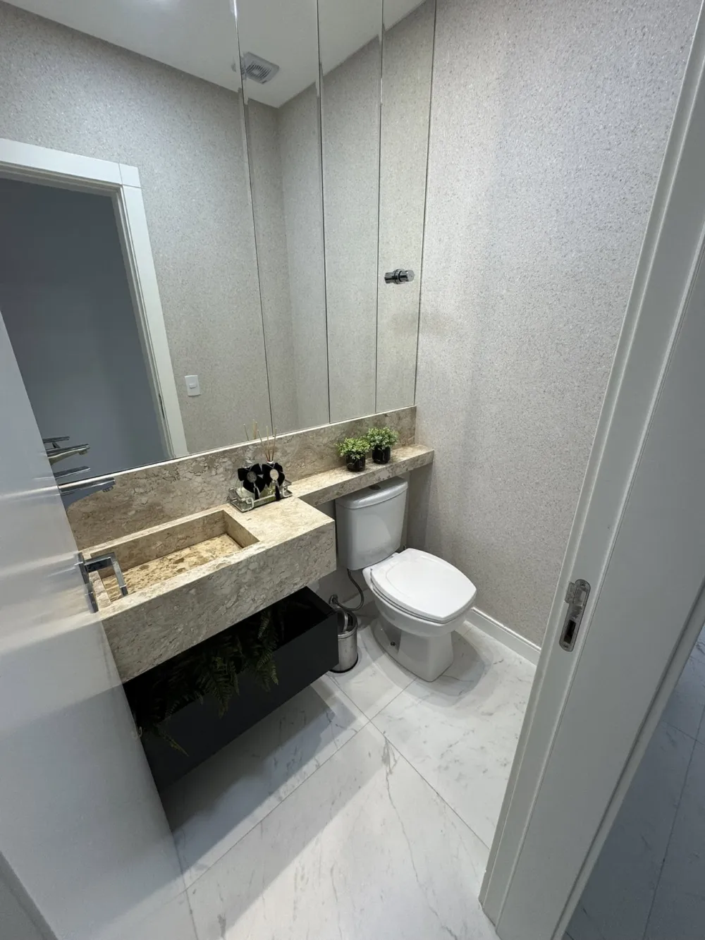 Apartamento para venda no bairro Meia Praia em Itapema