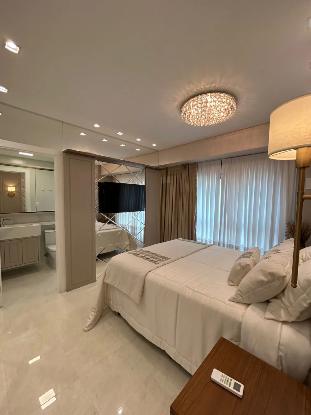 Apartamento para venda no bairro Meia Praia em Itapema