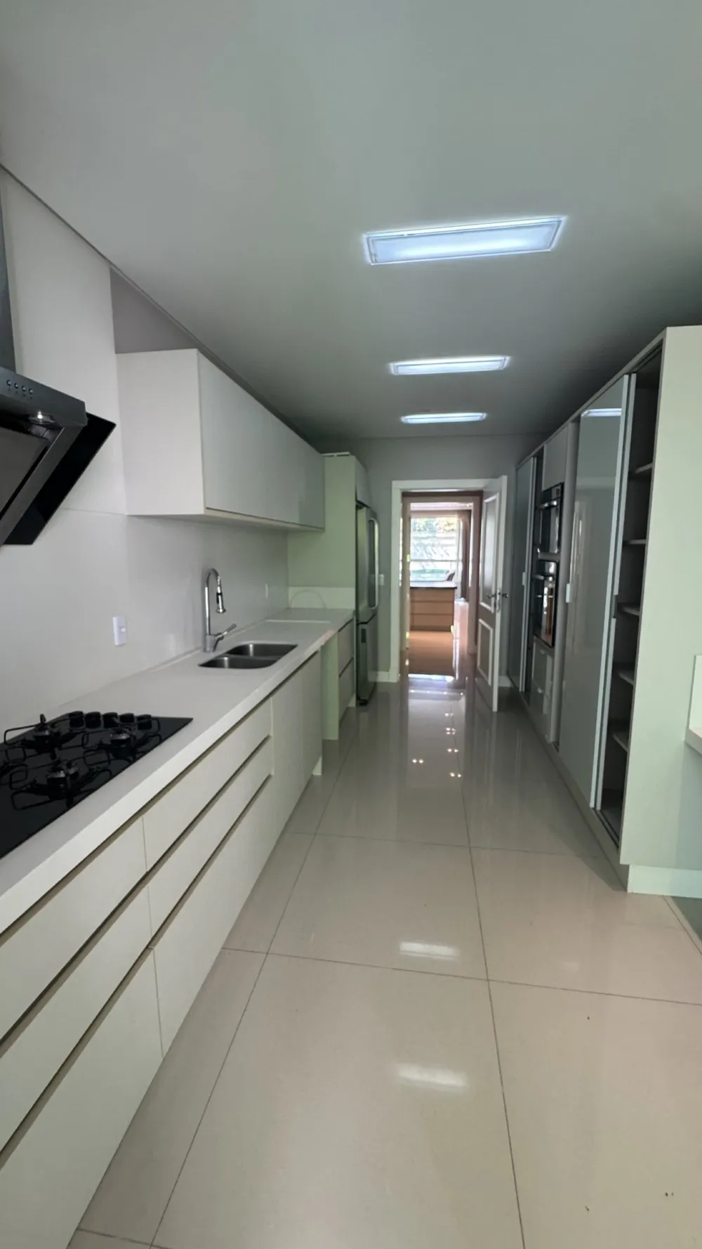Apartamento para venda no bairro Meia Praia em Itapema