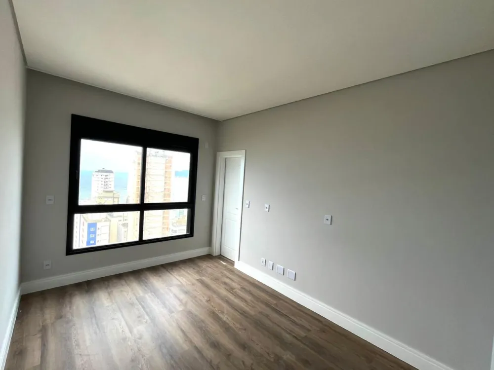 Apartamento para venda no bairro Meia Praia em Itapema