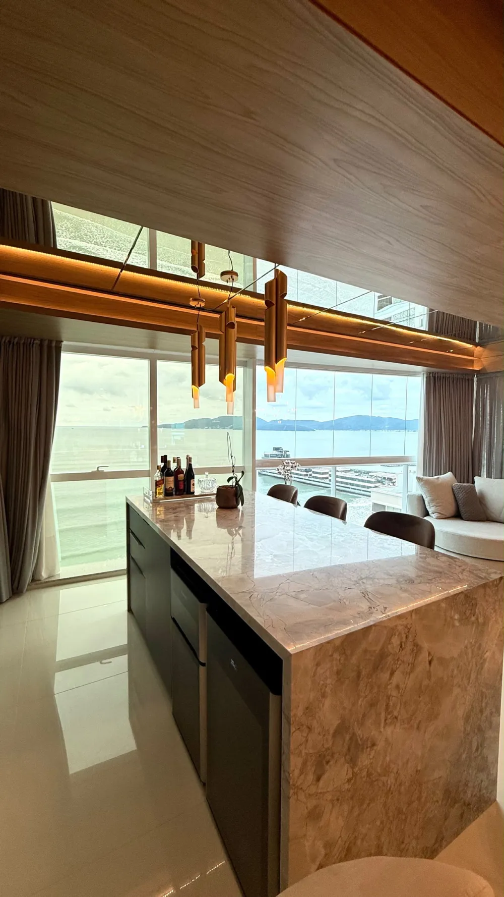 Apartamento 4 quartos para venda no bairro Meia Praia em Itapema