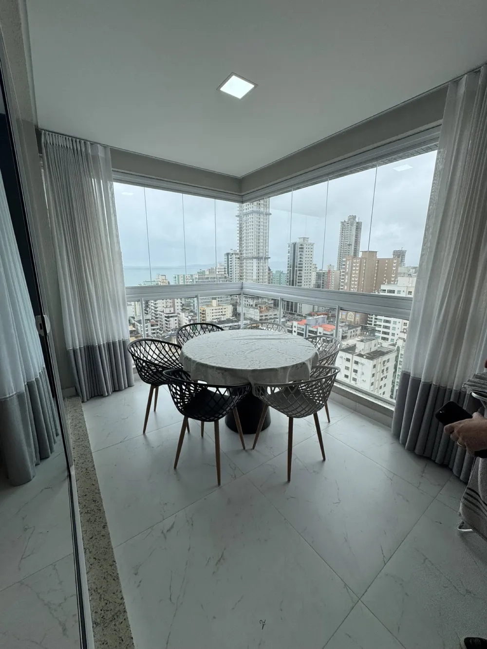 Apartamento para venda no bairro Meia Praia em Itapema