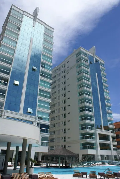 Apartamento para venda no bairro Meia Praia em Itapema