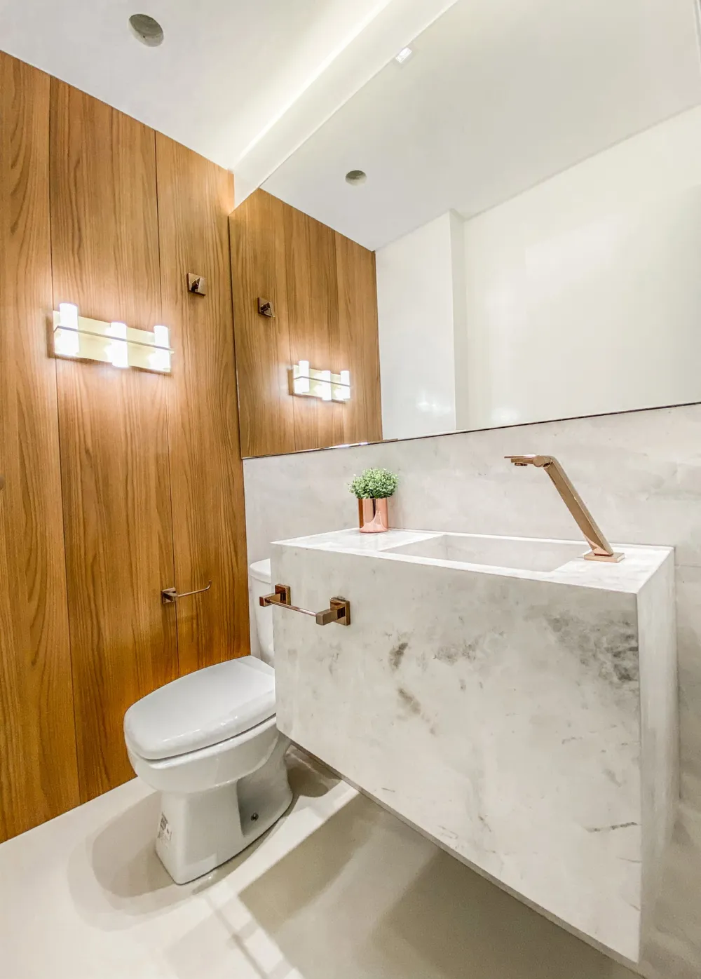 Apartamento para venda no bairro Meia Praia em Itapema