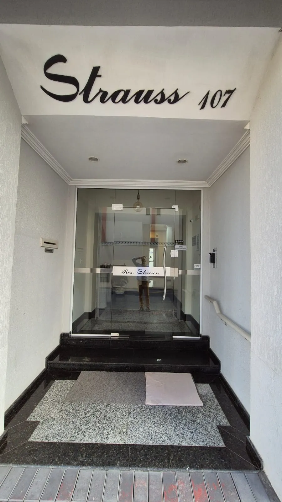 Apartamento para venda no bairro Meia Praia em Itapema