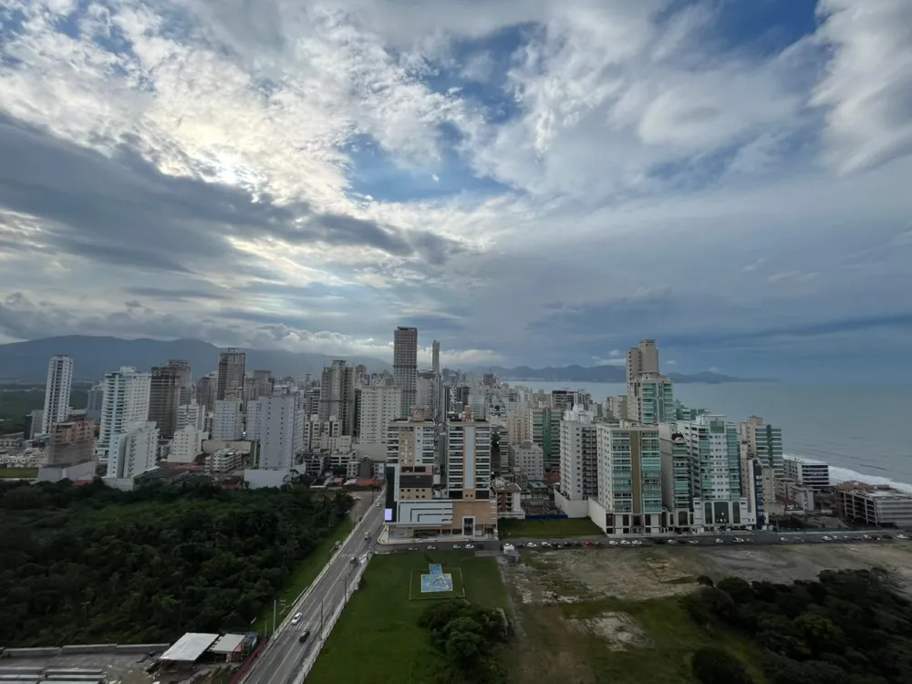 Apartamento para venda no bairro Meia Praia em Itapema