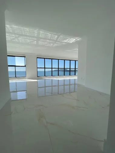 Imóvel em Meia Praia