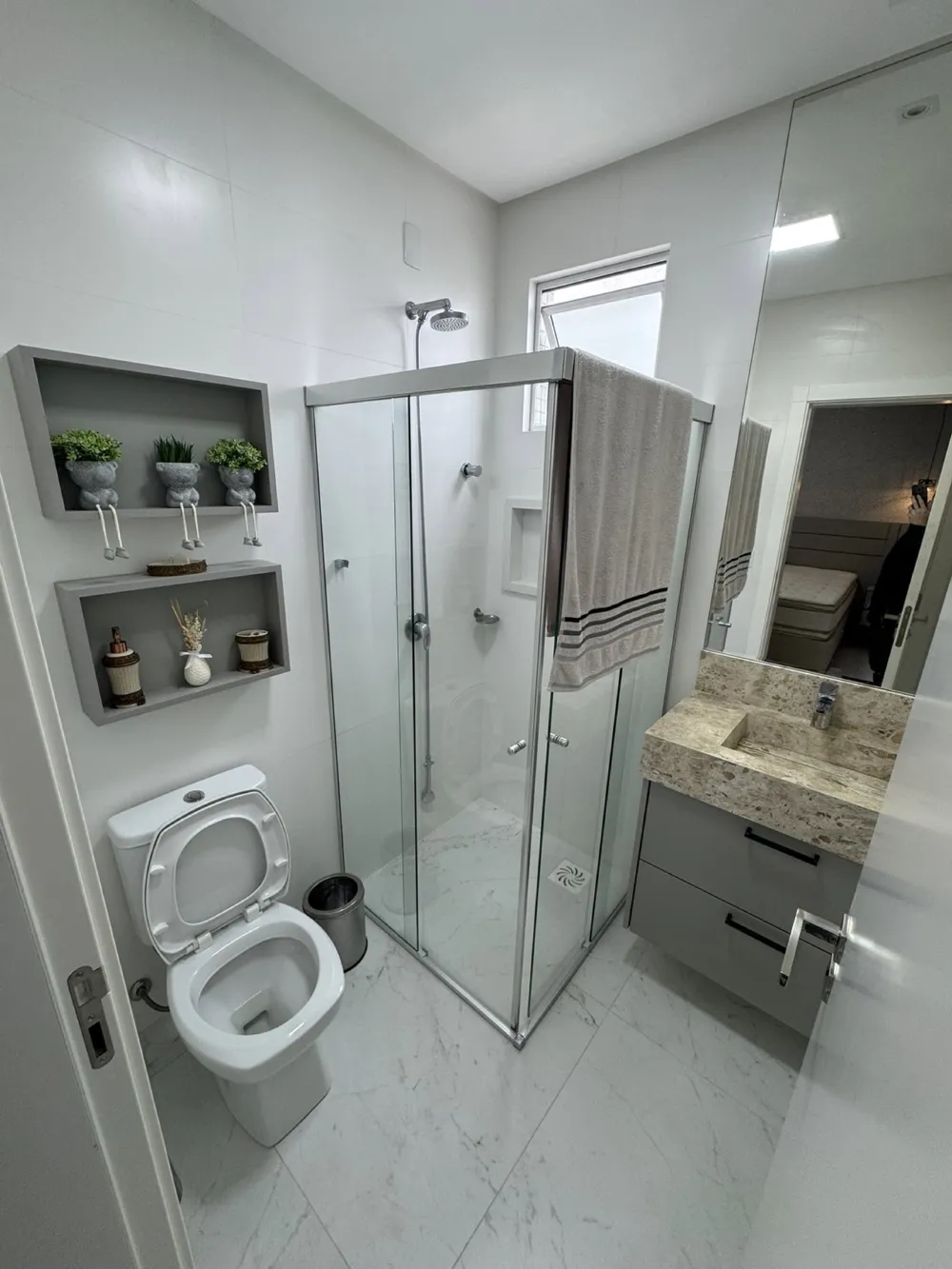 Apartamento para venda no bairro Meia Praia em Itapema