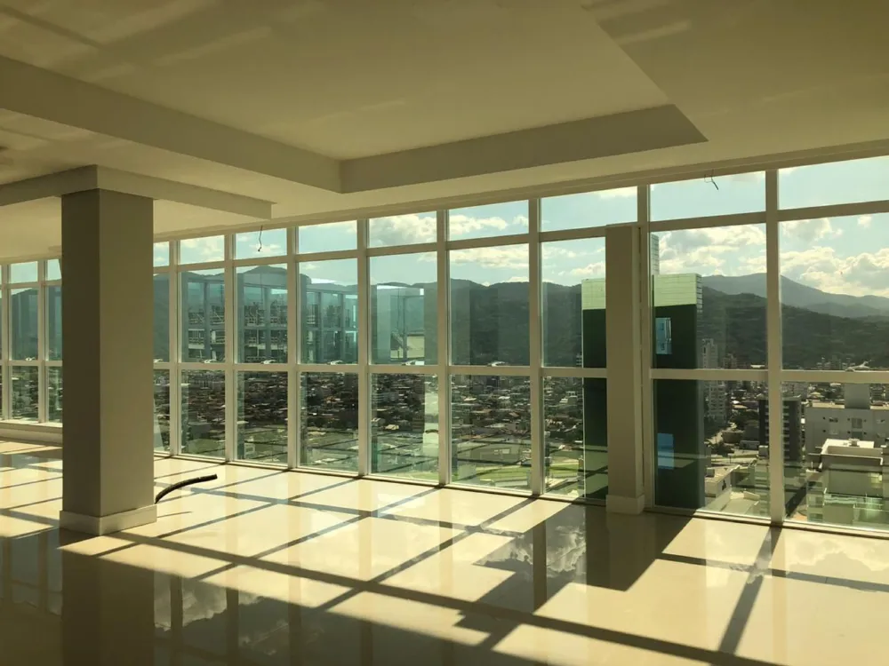Apartamento para venda no bairro Meia Praia em Itapema