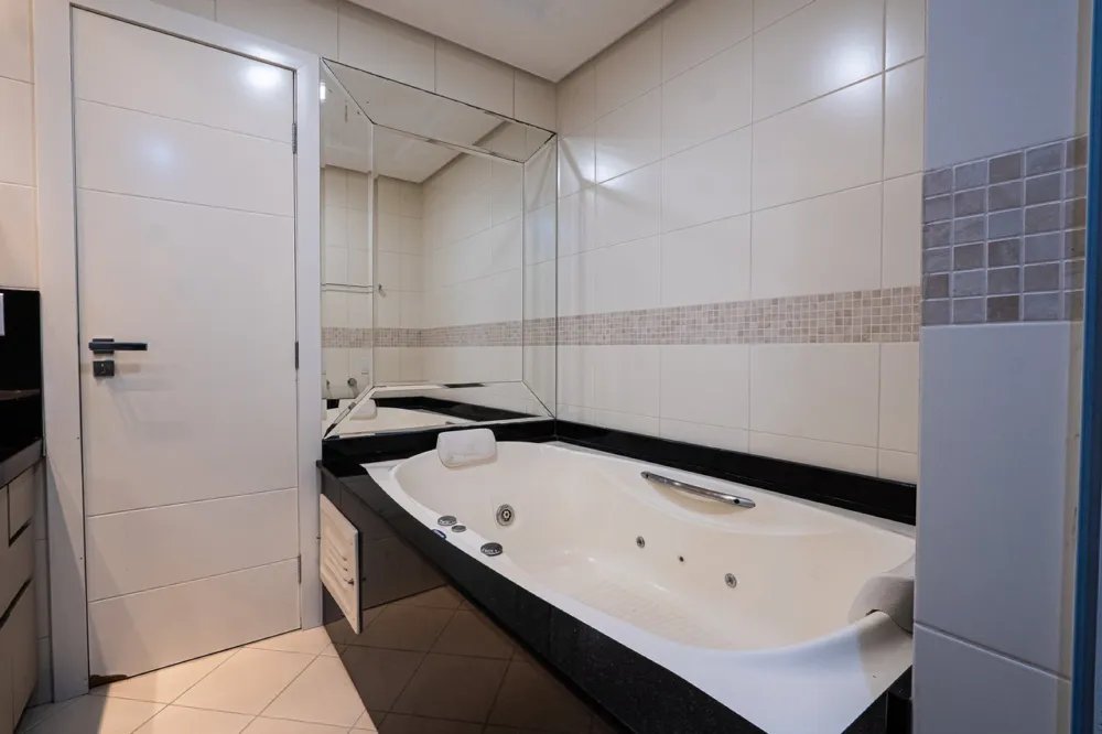 Apartamento para venda no bairro Meia Praia em Itapema