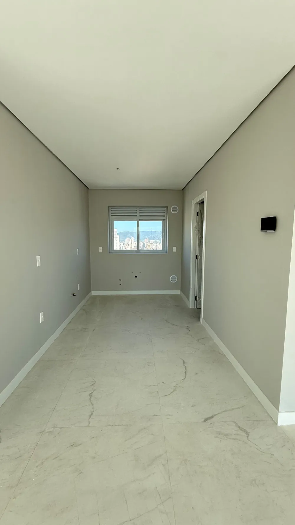 Apartamento 3 quartos para venda no bairro Meia Praia em Itapema