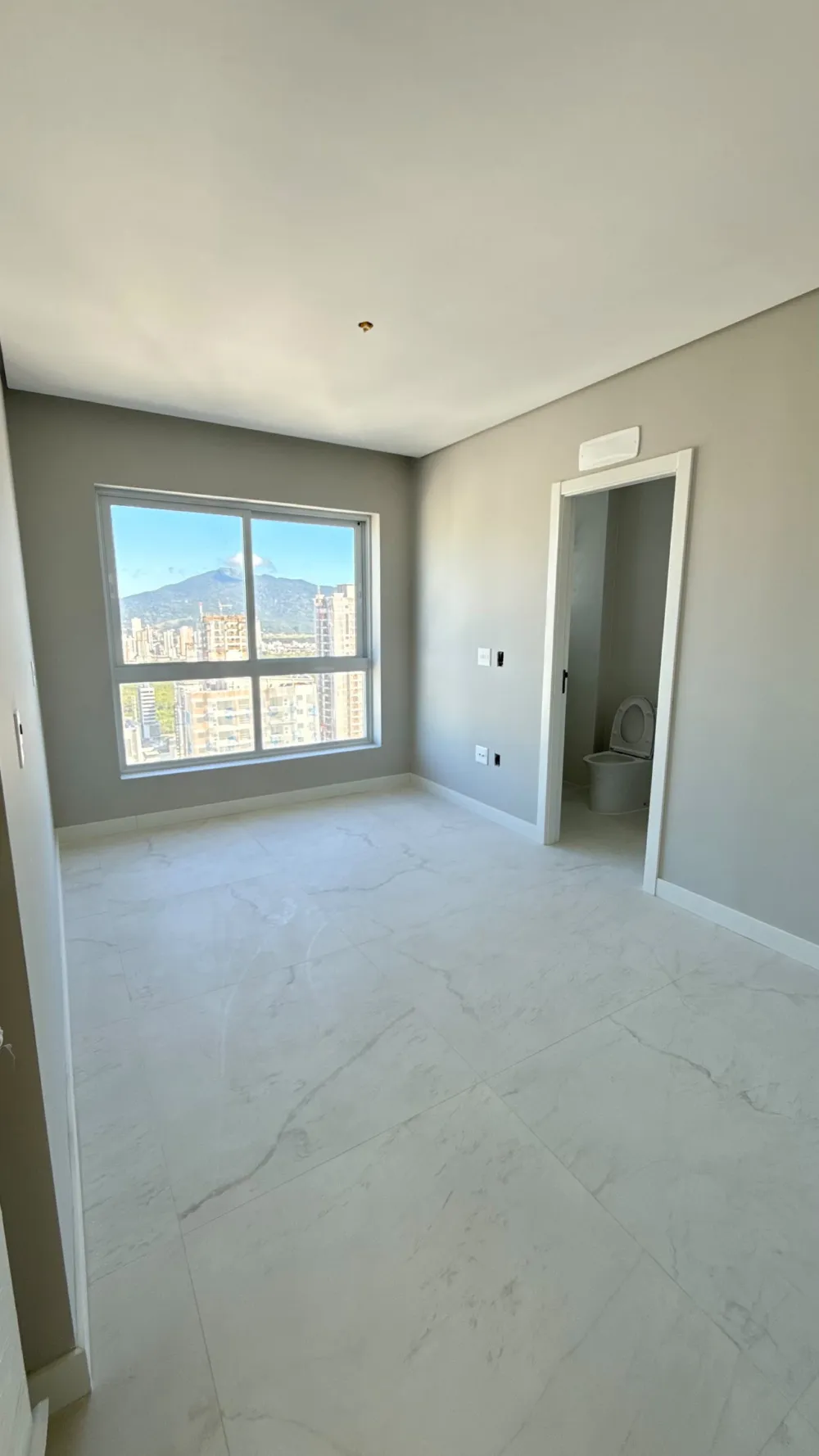Apartamento 3 quartos para venda no bairro Meia Praia em Itapema