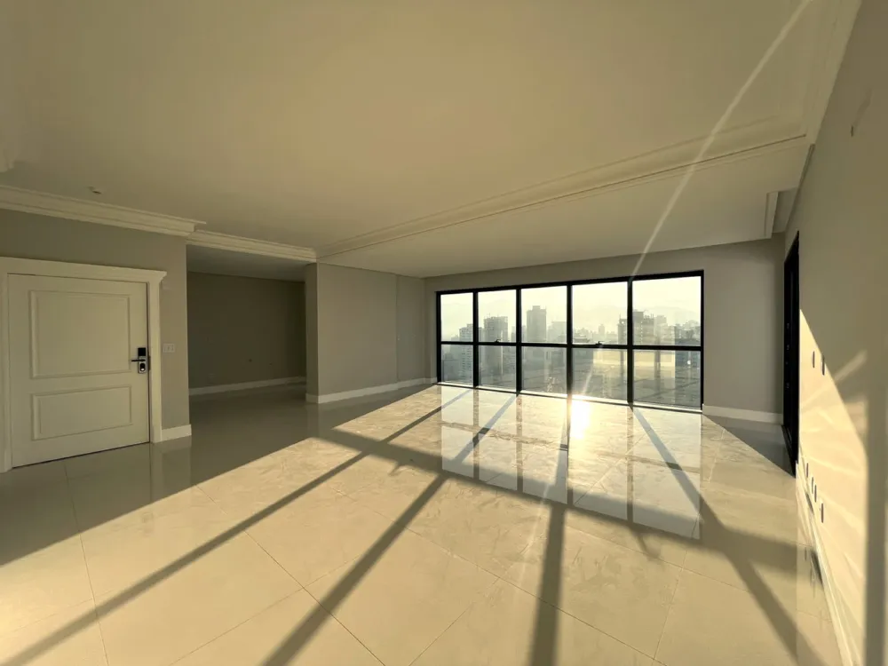 Apartamento para venda no bairro Meia Praia em Itapema