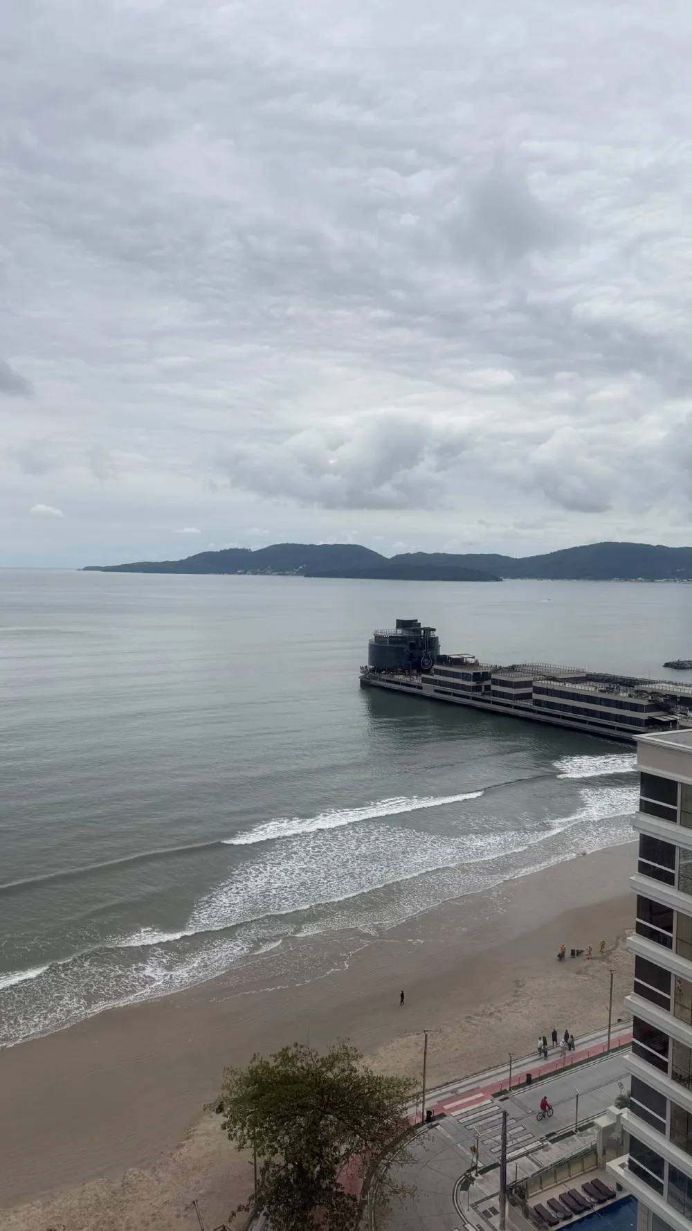 Apartamento 4 quartos para venda no bairro Meia Praia em Itapema