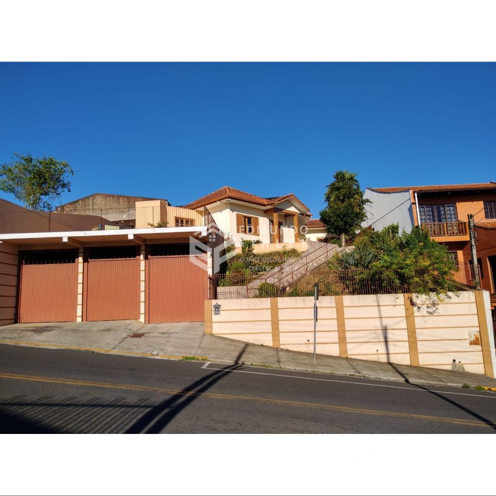 Excelente Casa com piscina.