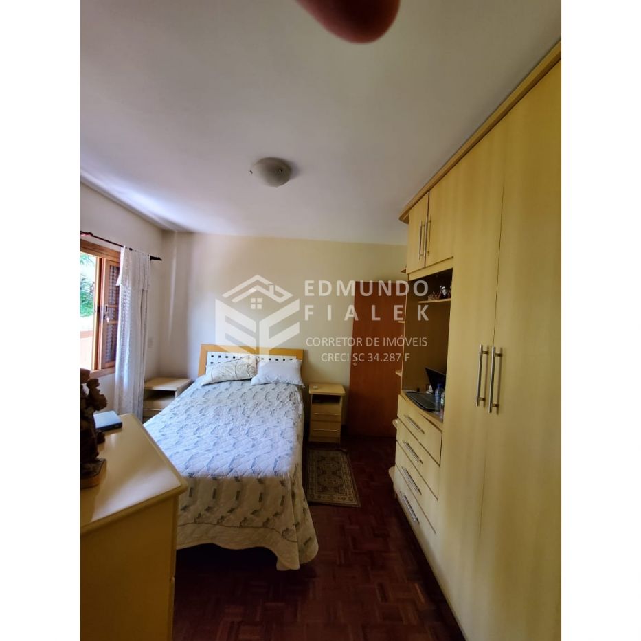 Excelente Casa com piscina.
