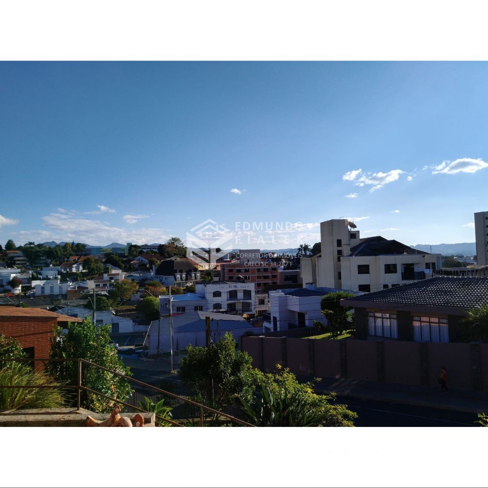 Excelente Casa com piscina.