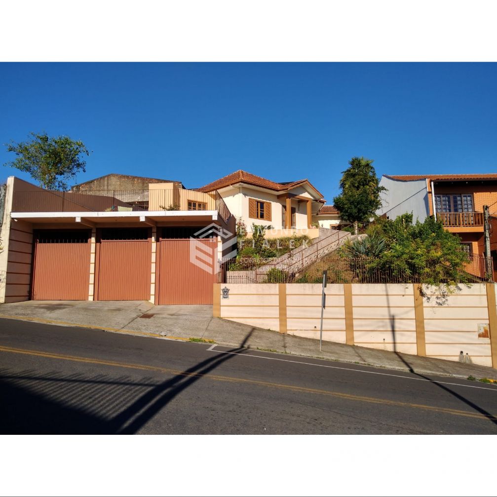 Excelente Casa com piscina.