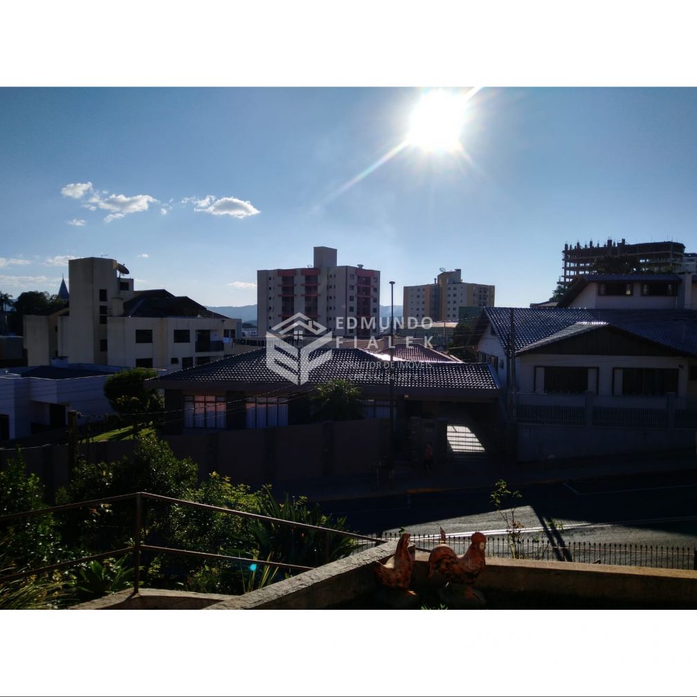 Excelente Casa com piscina.