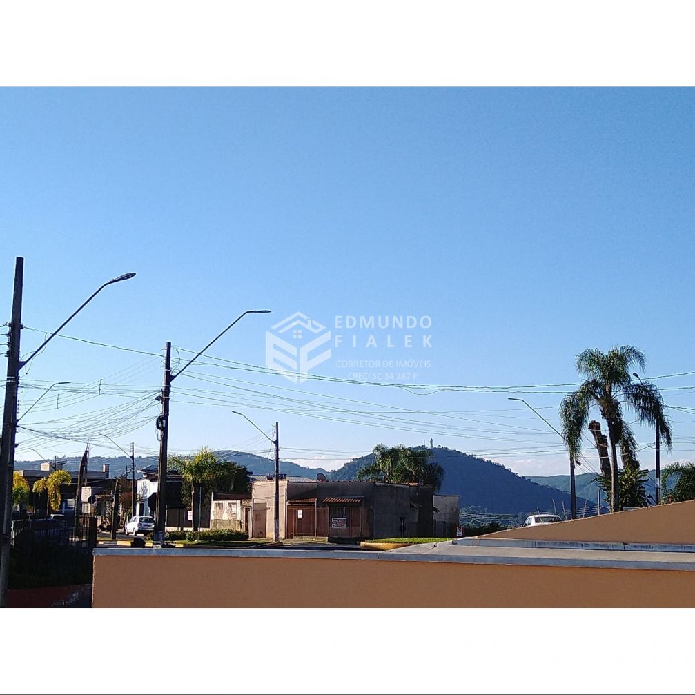 Excelente Casa com piscina.