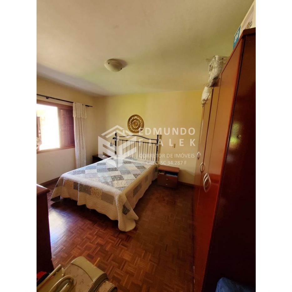 Excelente Casa com piscina.