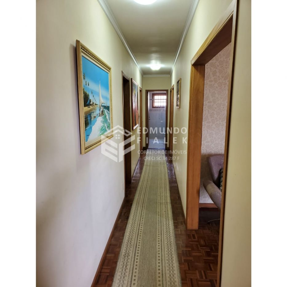 Excelente Casa com piscina.
