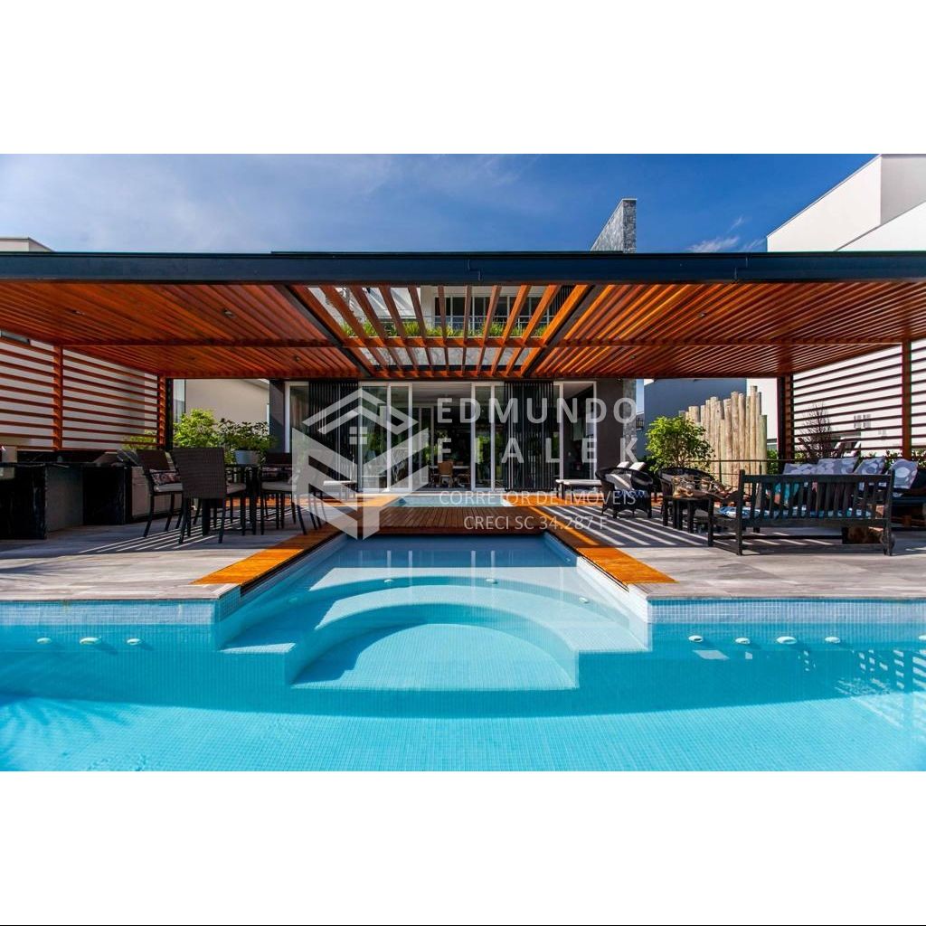 Casa Alto Padrão em Balneário Camboriú. 