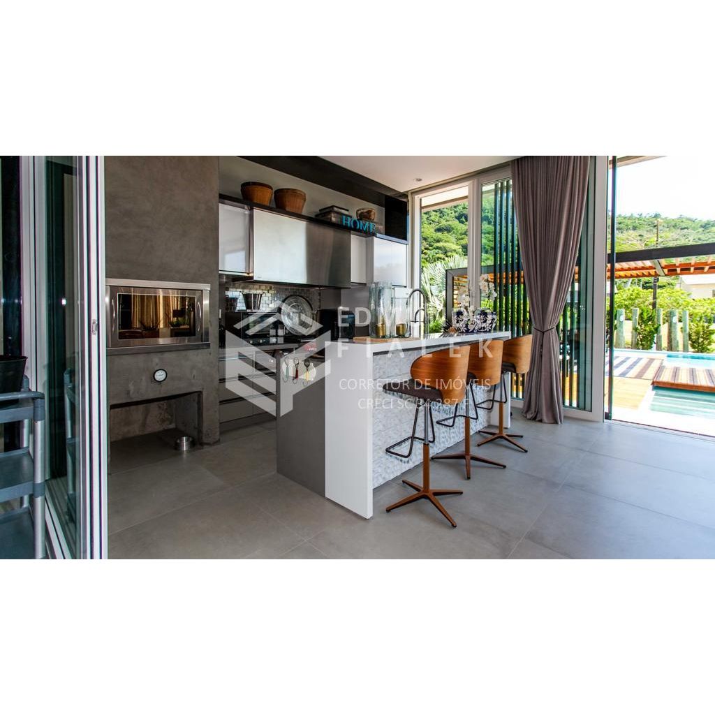 Casa Alto Padrão em Balneário Camboriú. 