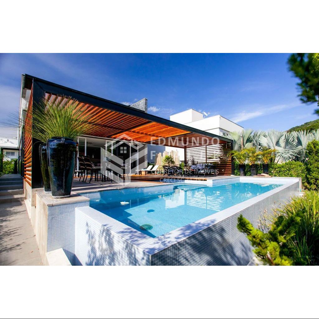 Casa Alto Padrão em Balneário Camboriú. 