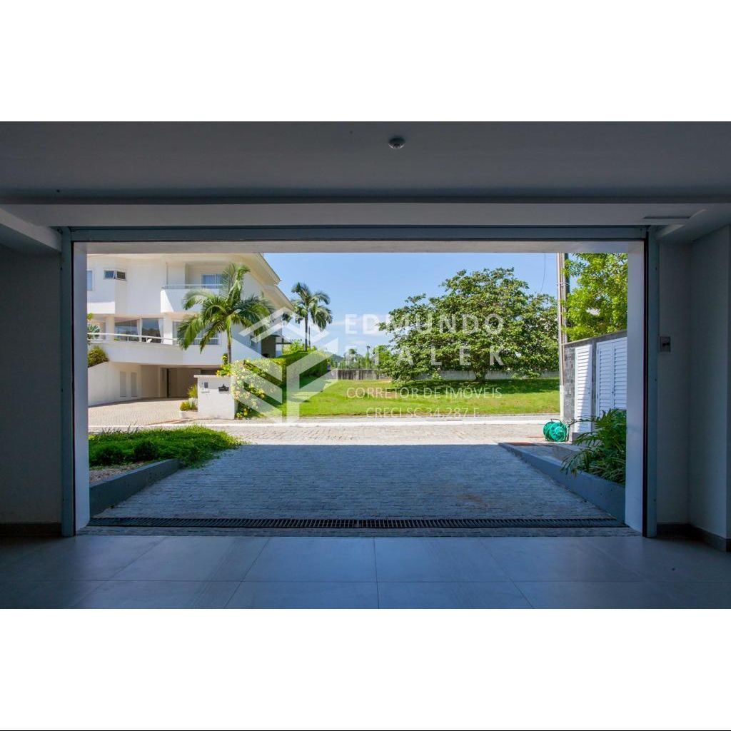 Casa Alto Padrão em Balneário Camboriú. 