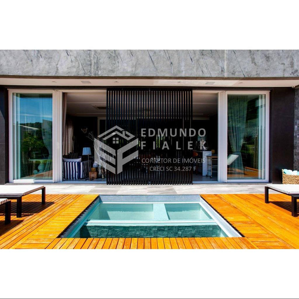 Casa Alto Padrão em Balneário Camboriú. 