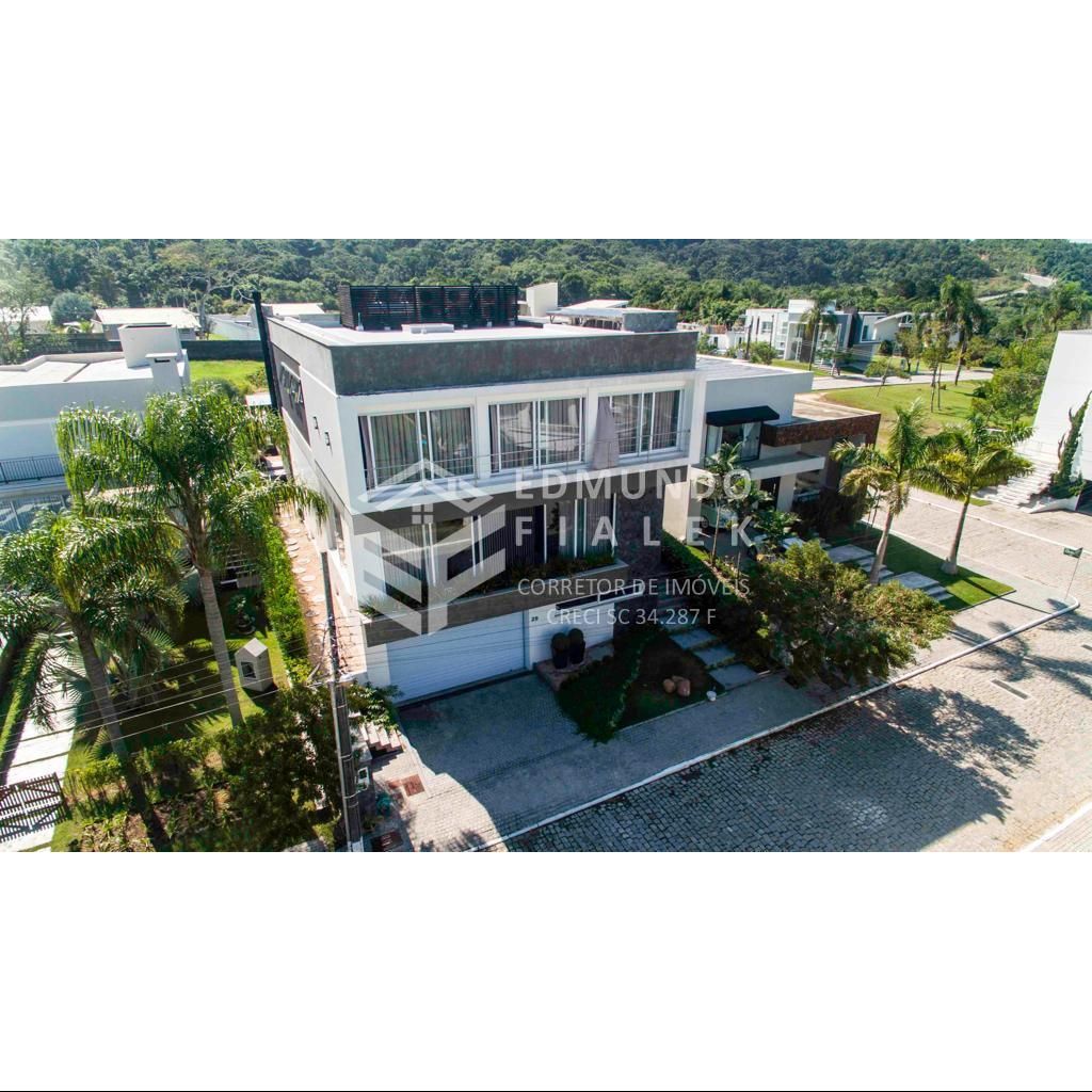 Casa Alto Padrão em Balneário Camboriú. 